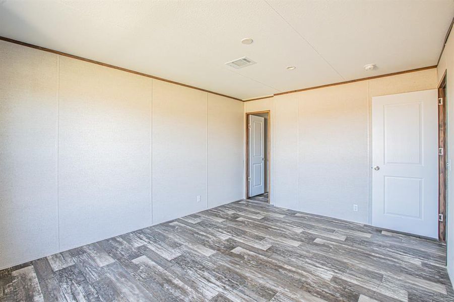 Spacious, unfurnished interior of a new home in , Bellevue (Image 27).