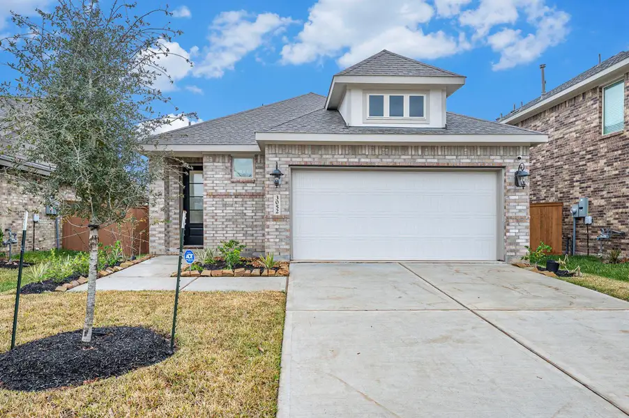 Front exterior of a new home in Sunterra, Katy, TX, highlighting curb appeal (Image 1). Front exterior of a new home in Sunterra, Katy, TX, highlighting curb appeal (Image 1).