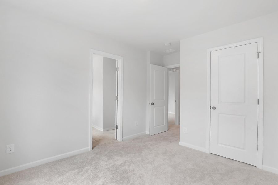 Spacious, unfurnished interior of a new home in , Summerville (Image 23).