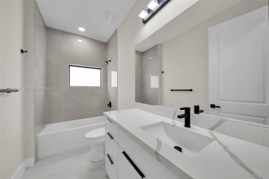 Furnished interior view inside a new home in , Cape Coral (Image 14).