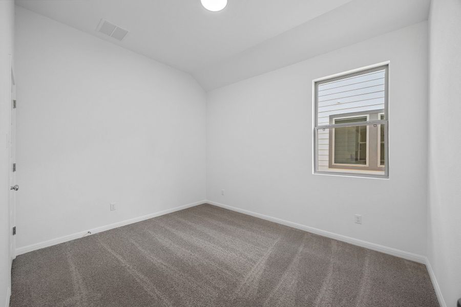 Spacious, unfurnished interior of a new home in Trinity Ranch, Elgin (Image 25).