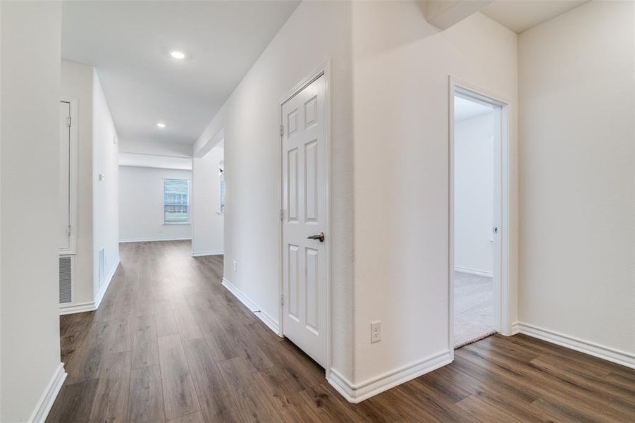 Spacious, unfurnished interior of a new home in Cottonwood Creek, Seagoville (Image 16).