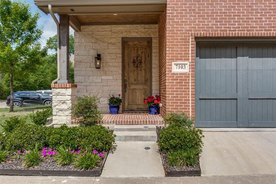 Exterior details and patio area of a home in , Dallas (Image 3).