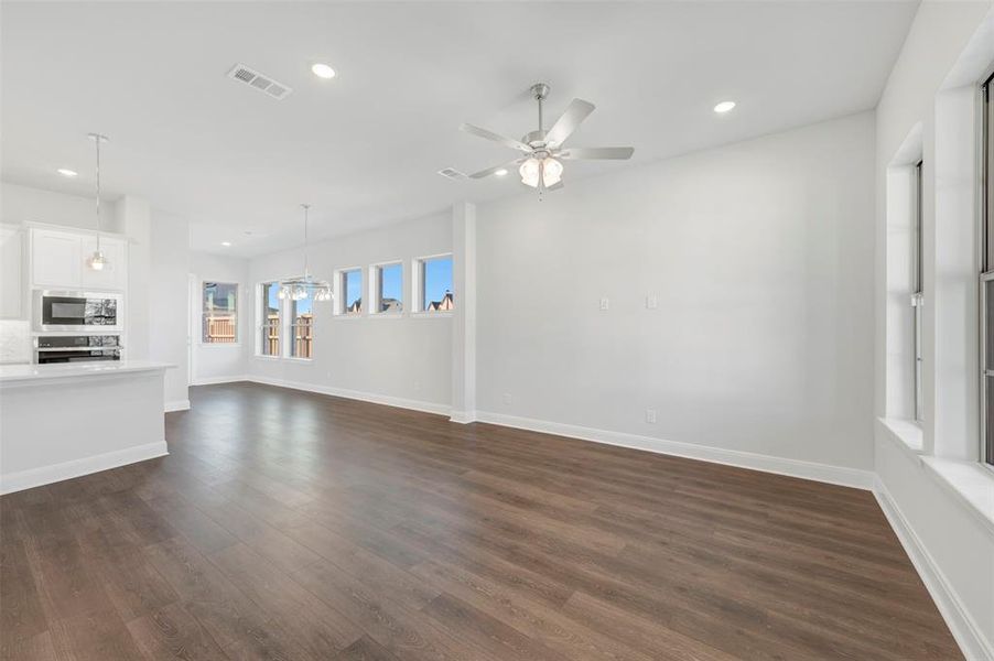 Spacious, unfurnished interior of a new home in Walsh Cottage, Fort Worth (Image 10). Spacious, unfurnished interior of a new home in Walsh Cottage, Fort Worth (Image 10).