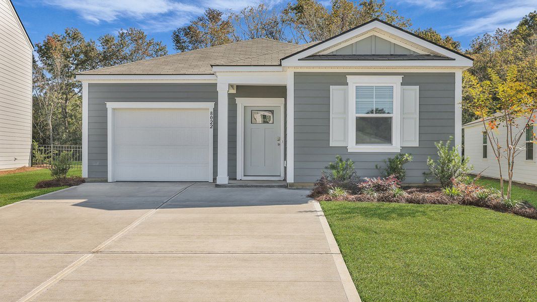 Exterior details and patio area of a home in The Oaks at Center Station, Hollywood (Image 2).