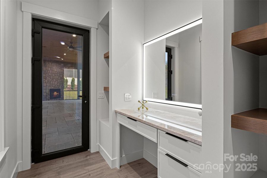 Master bed + make up table