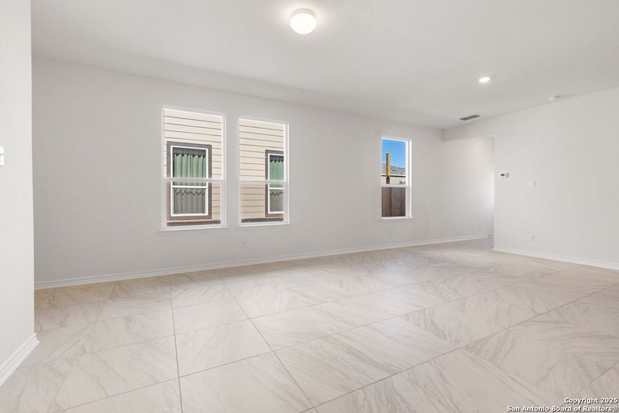Spacious, unfurnished interior of a new home in The Granary - Heritage Collection, San Antonio (Image 6).