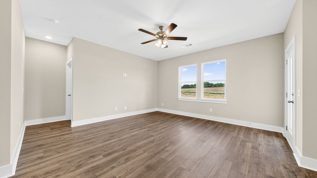 Spacious, unfurnished interior of a new home in McClure Farms, Columbia (Image 25).