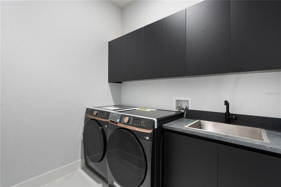 Close-up of interior finishes inside a home in , Weeki Wachee (Image 26).