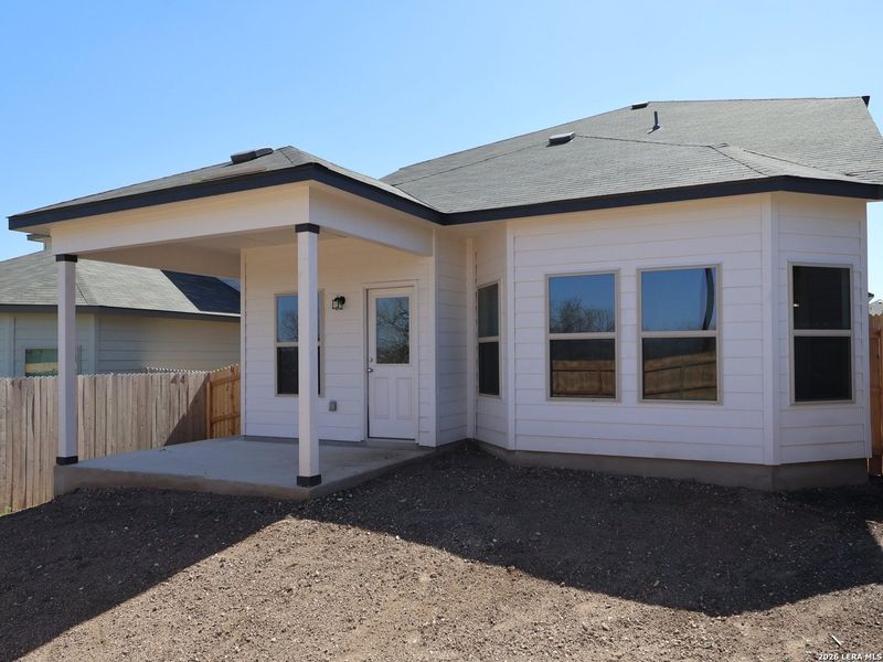 Exterior details and patio area of a home in Paloma Park, Converse (Image 4).