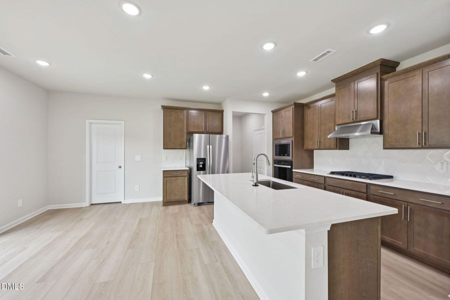 9-web-or-mls-Oak Manor - Raleigh - 716 D