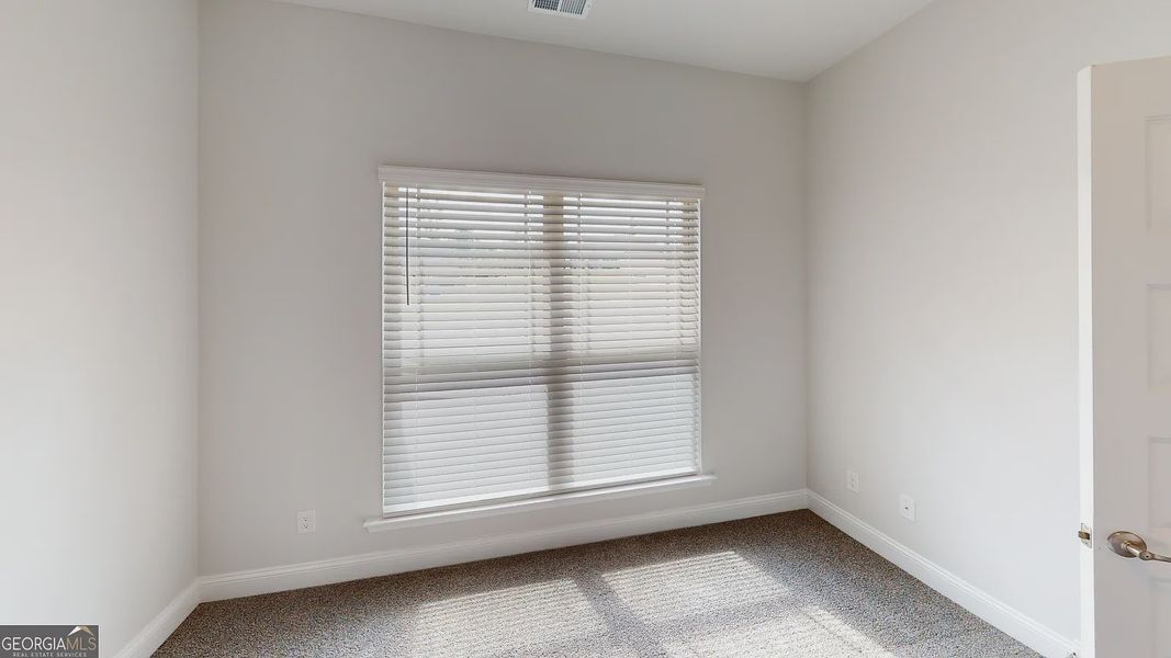 Spacious, unfurnished interior of a new home in Holliday Pass, Griffin (Image 20).