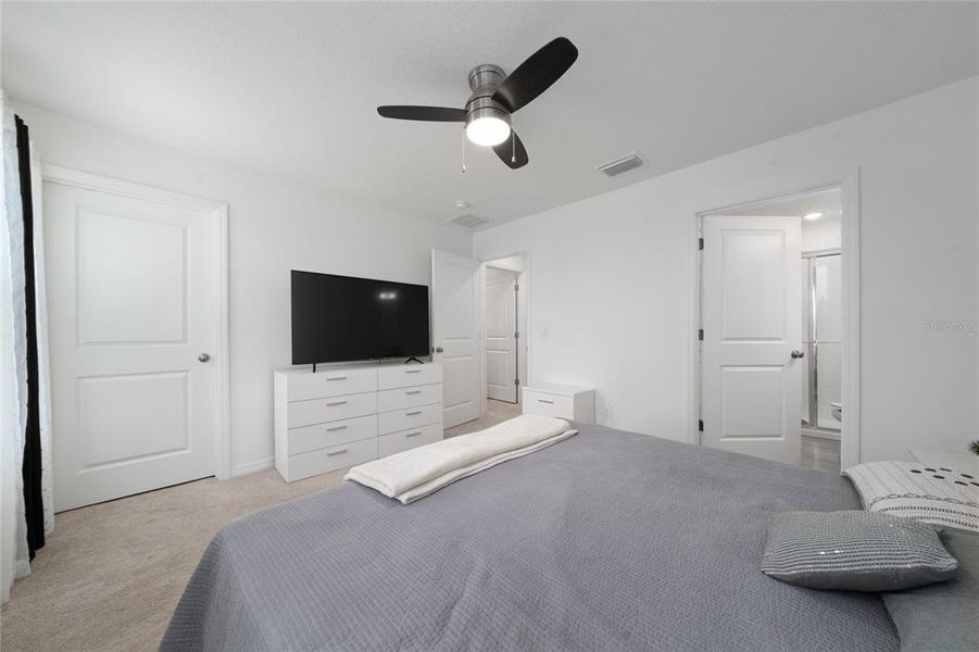 Furnished interior view inside a new home in , Winter Garden (Image 18).