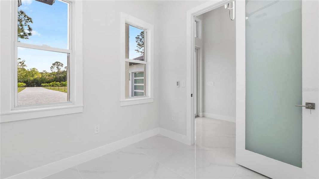 Spacious, unfurnished interior of a new home in , Naples (Image 36).