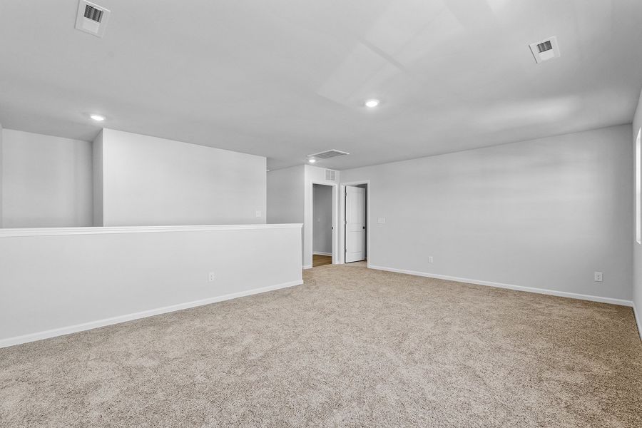 Spacious, unfurnished interior of a new home in Hanes Lake, Winston-Salem (Image 31).