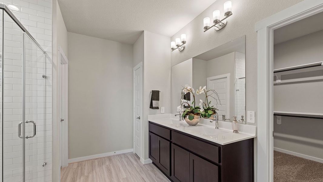 Representative furnished interior of a home built from the Lorenzo by D.R. Horton in Davis Harbor, League City (Image 11).