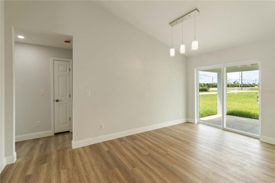 Spacious, unfurnished interior of a new home in , Rotonda West (Image 27).