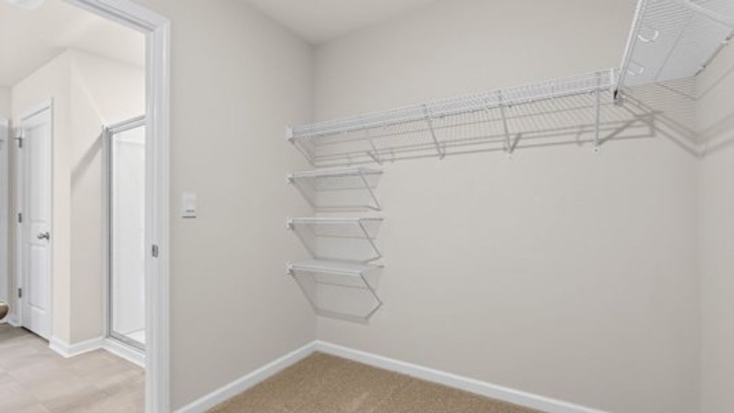Spacious, unfurnished interior of a new home in Cross Creek, Spring Lake (Image 20).