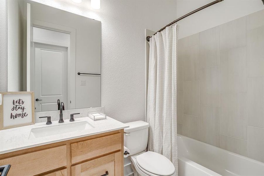 Furnished interior view inside a new home in Walsh 70', Fort Worth (Image 34).