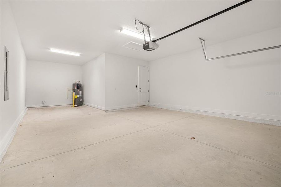 Spacious, unfurnished interior of a new home in Green Key Village, Lady Lake (Image 24).