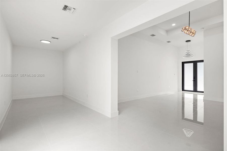 Spacious, unfurnished interior of a new home in , Lehigh Acres (Image 19).