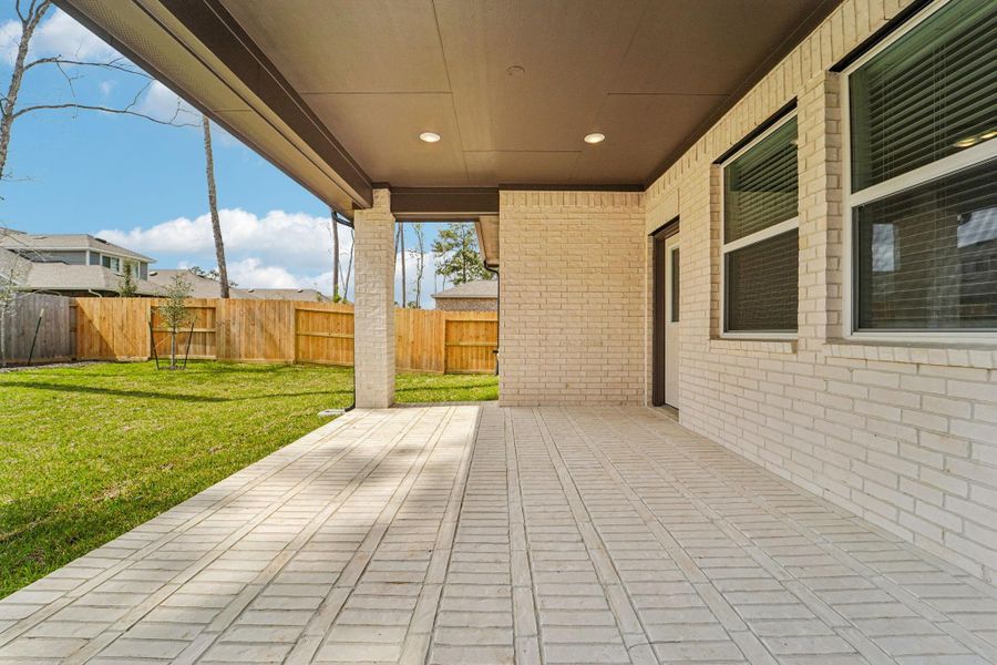 Exterior details and patio area of a home in The Woodlands Hills, Willis (Image 18).