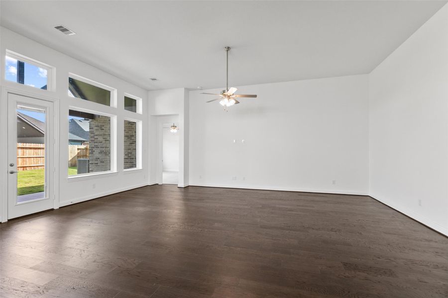 Spacious, unfurnished interior of a new home in Brookewater, Rosenberg (Image 32).