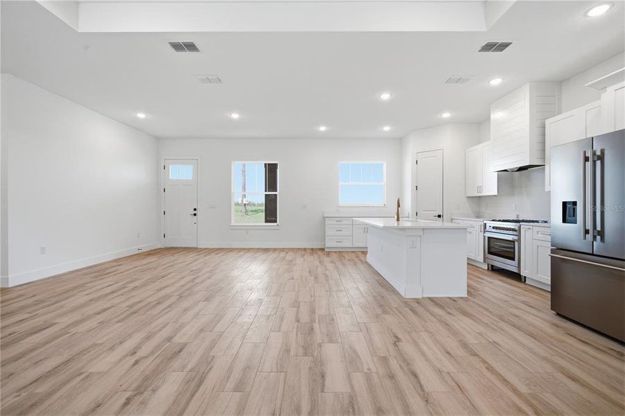 Spacious, unfurnished interior of a new home in , Dunnellon (Image 19).