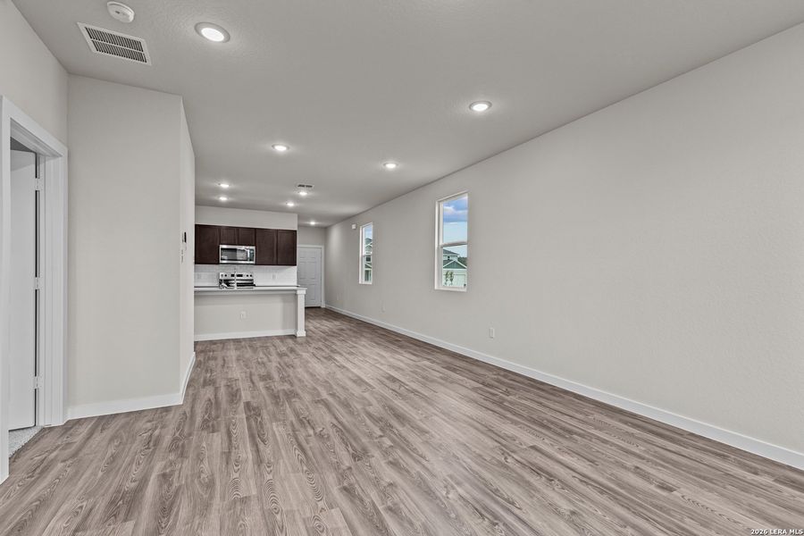 Spacious, unfurnished interior of a new home in Park Place, New Braunfels (Image 15).