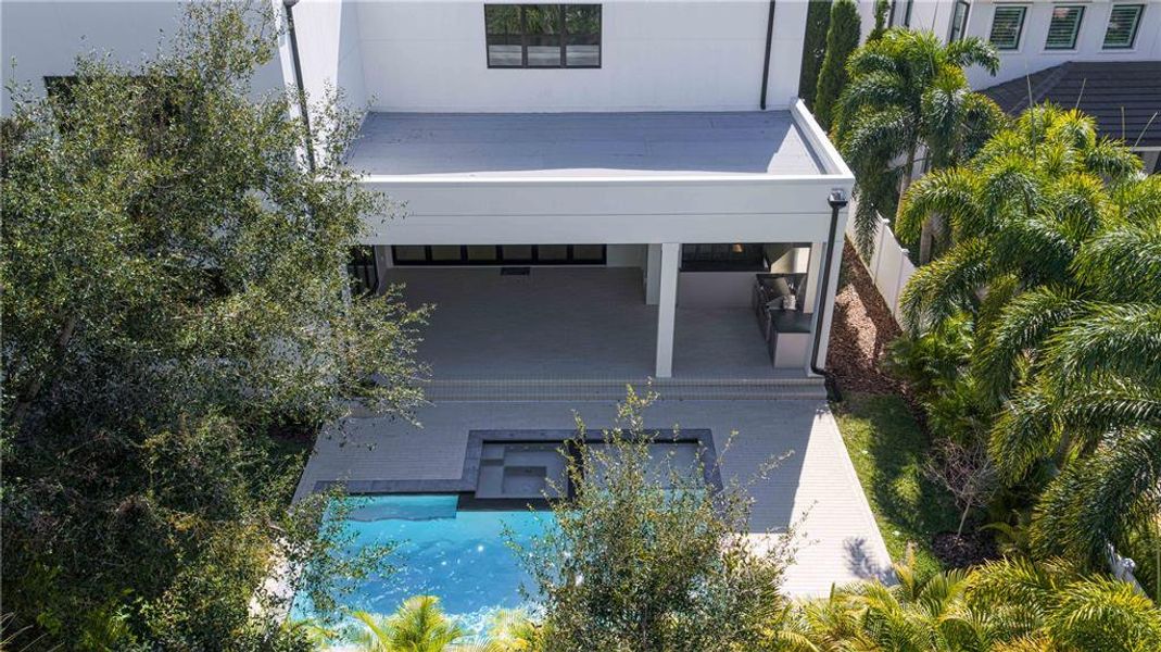 Exterior details and patio area of a home in , Tampa (Image 39).