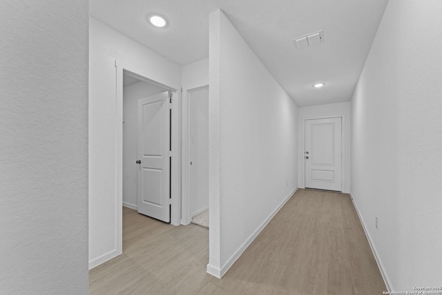 Spacious, unfurnished interior of a new home in Friendship Oaks, Fredericksburg (Image 17).