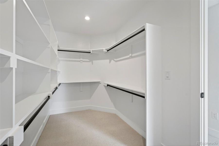 Spacious, unfurnished interior of a new home in , Englewood (Image 28).