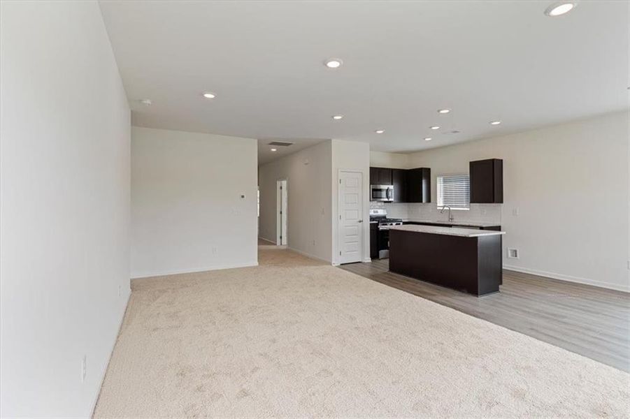 Spacious, unfurnished interior of a new home in Salacoa, Calhoun (Image 13).