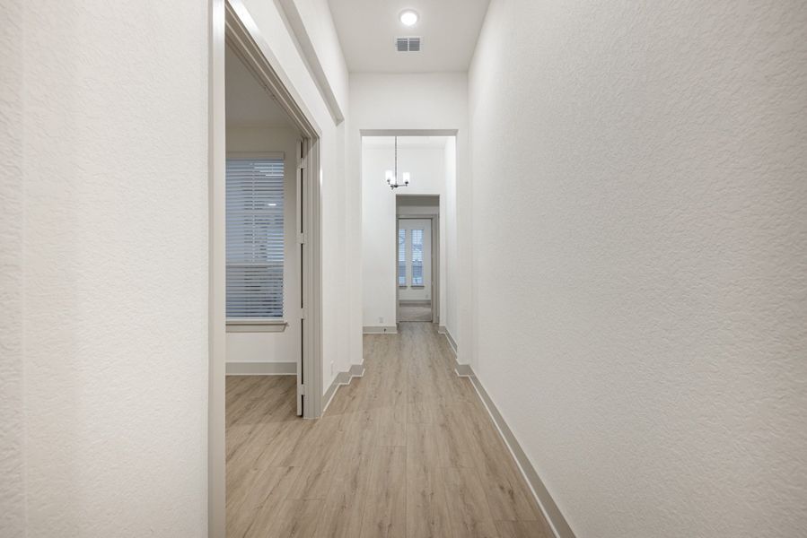 Spacious, unfurnished interior of a new home in Mesa Western, Cibolo (Image 21).