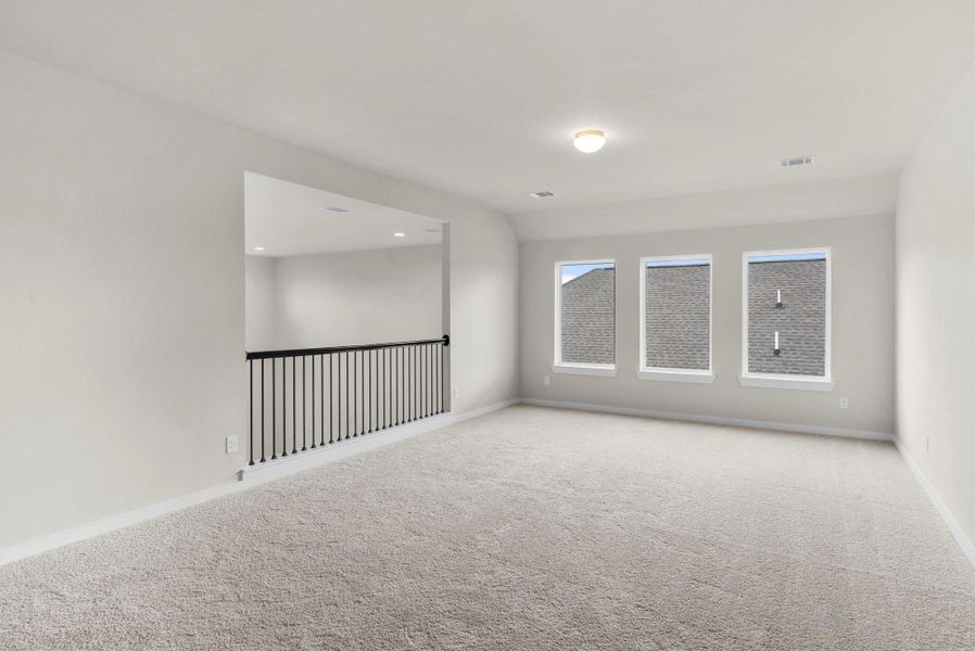 Spacious, unfurnished interior of a new home in Huntington Place, Rosharon (Image 27).