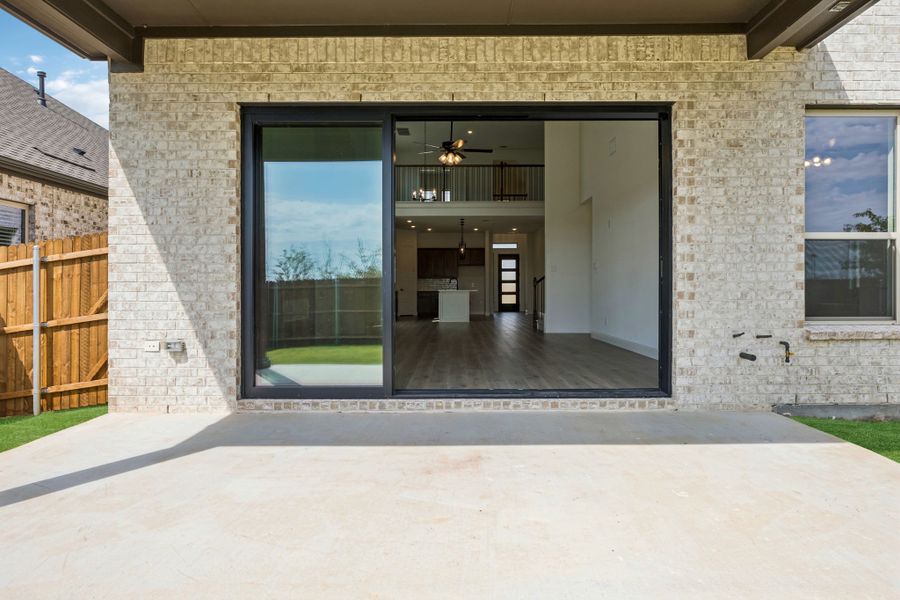 Exterior details and patio area of a home in Country Lakes, Denton (Image 4).