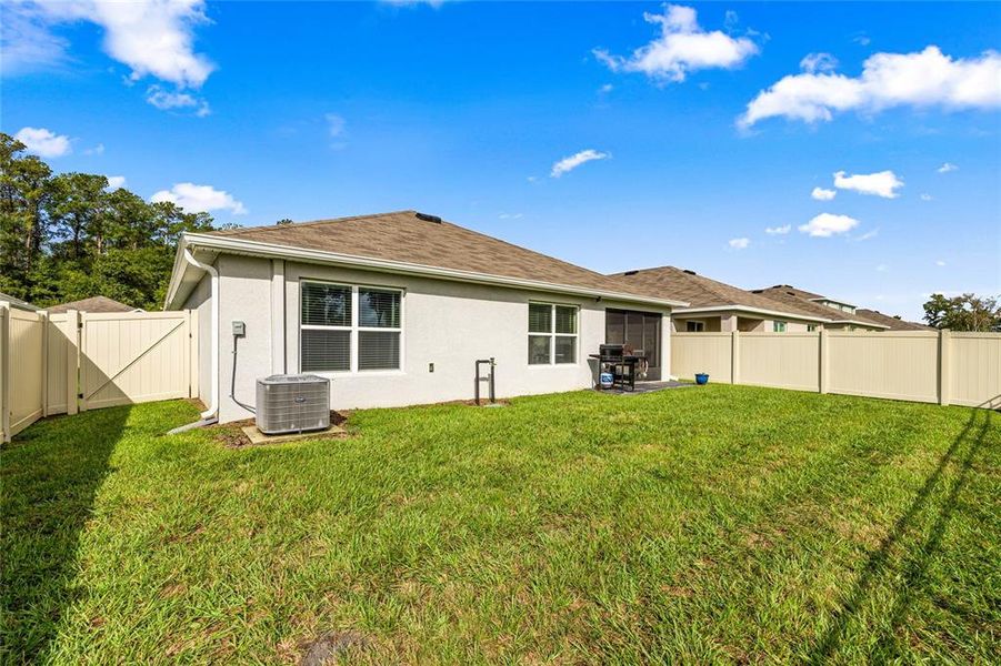 Exterior details and patio area of a home in Deer Path, Ocala (Image 3).