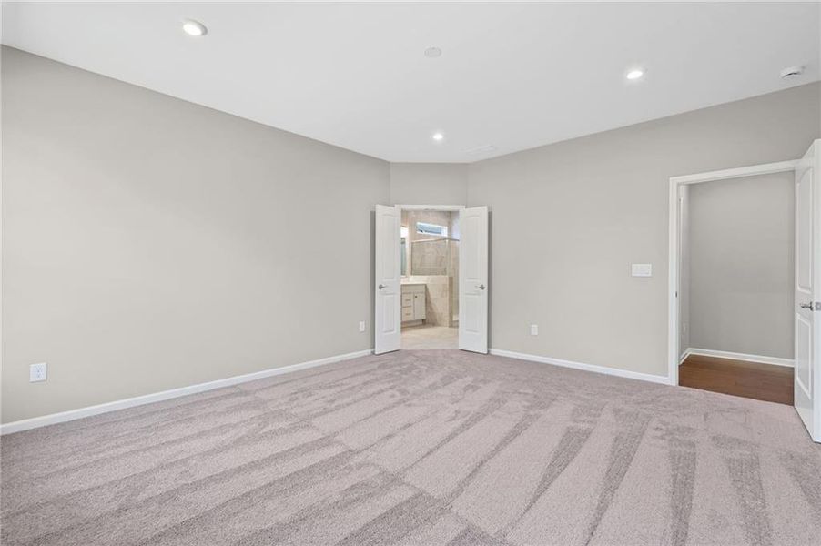 Spacious, unfurnished interior of a new home in Laurel Farms, Dallas (Image 14).