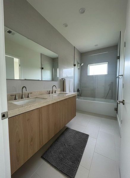 Furnished interior view inside a new home in , Houston (Image 6). Furnished interior view inside a new home in , Houston (Image 6).