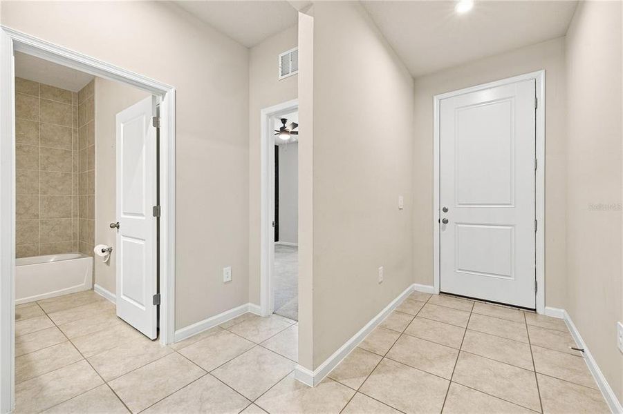 Spacious, unfurnished interior of a new home in , Apopka (Image 22).