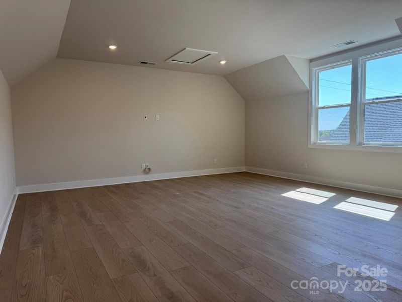 Spacious, unfurnished interior of a new home in Lakeside Pointe, Sherrills Ford (Image 18).