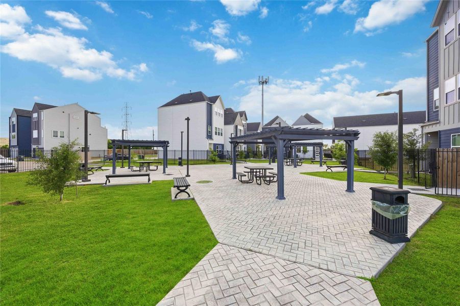 Community amenities in , Houston (Image 24).