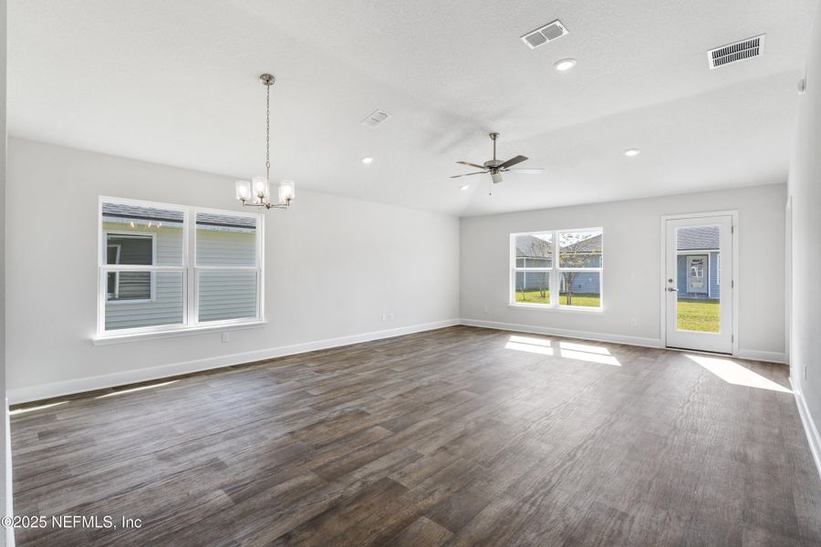 Spacious, unfurnished interior of a new home in Summerglen, Jacksonville (Image 13).