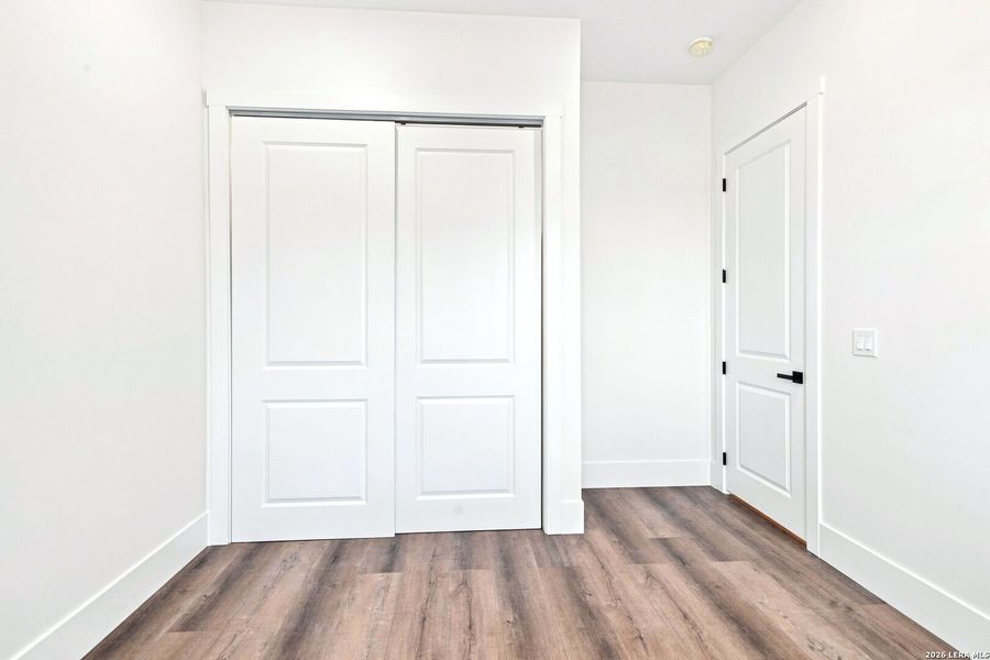 Spacious, unfurnished interior of a new home in , Bandera (Image 44).