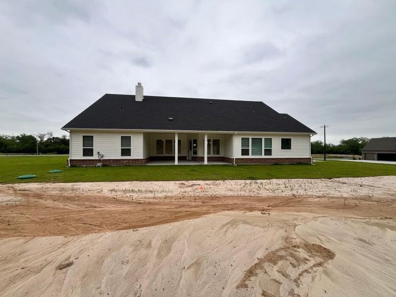 Exterior details and patio area of a home in Eagle Ridge Estates, Weatherford (Image 4).