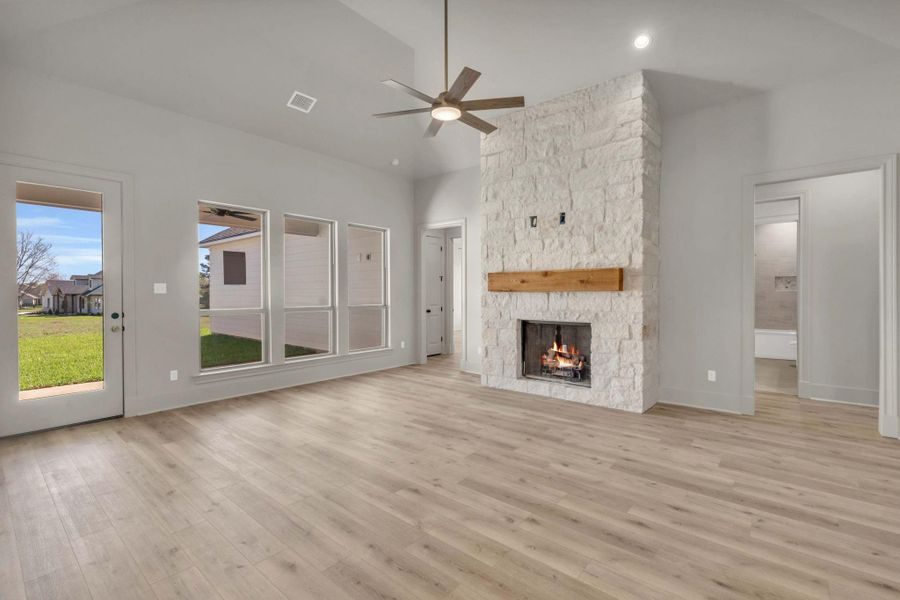 Spacious, unfurnished interior of a new home in Chapel Bend, Montgomery (Image 19).