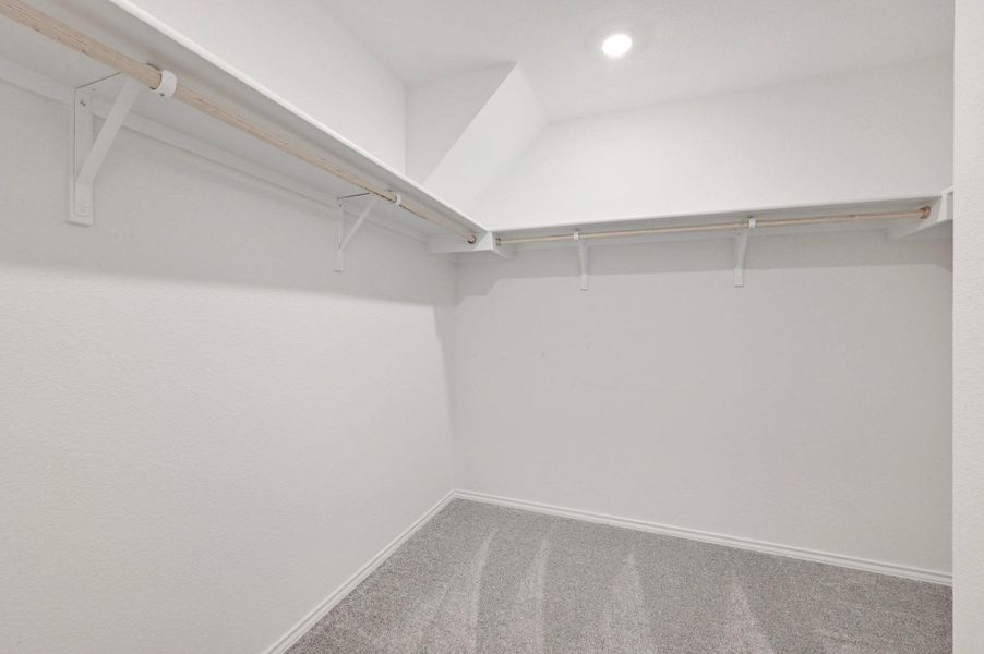 Spacious, unfurnished interior of a new home in Stoney Chase, Del Valle (Image 20).