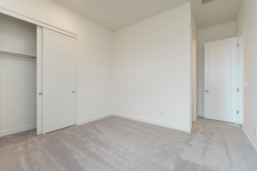 Spacious, unfurnished interior of a new home in Soleo, San Tan Valley (Image 17).