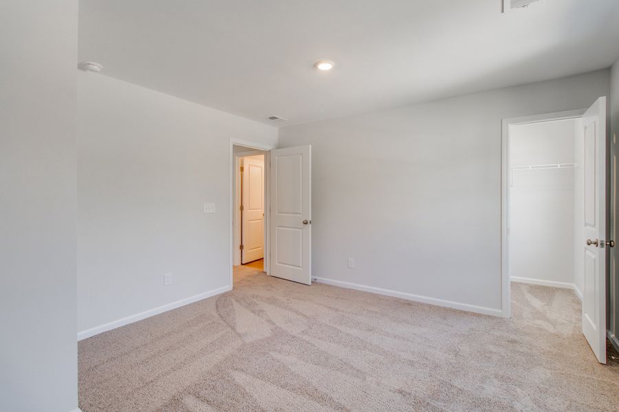 Spacious, unfurnished interior of a new home in Ellington, Elgin (Image 36).