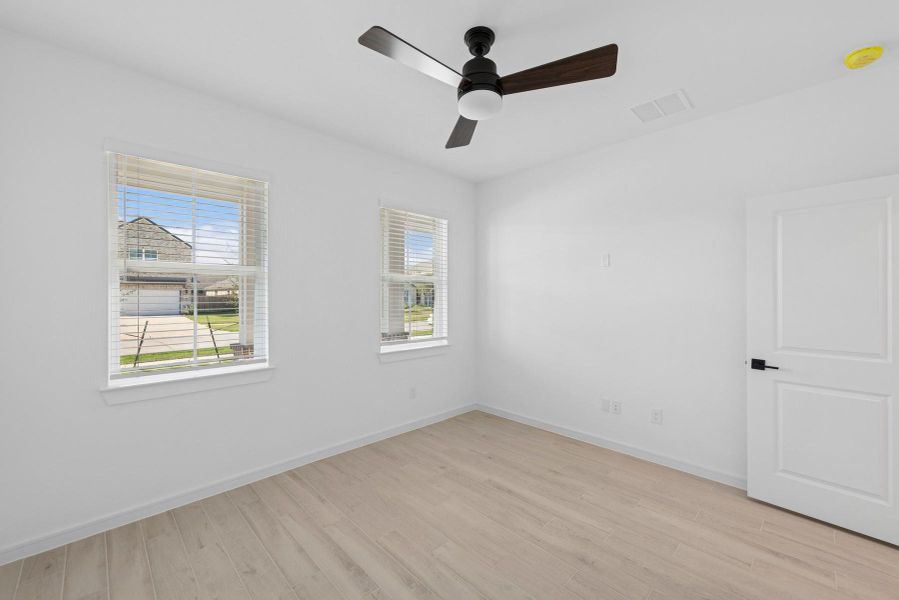 Extra Suite (*Photo not of actual home and used for illustration purposes only.)